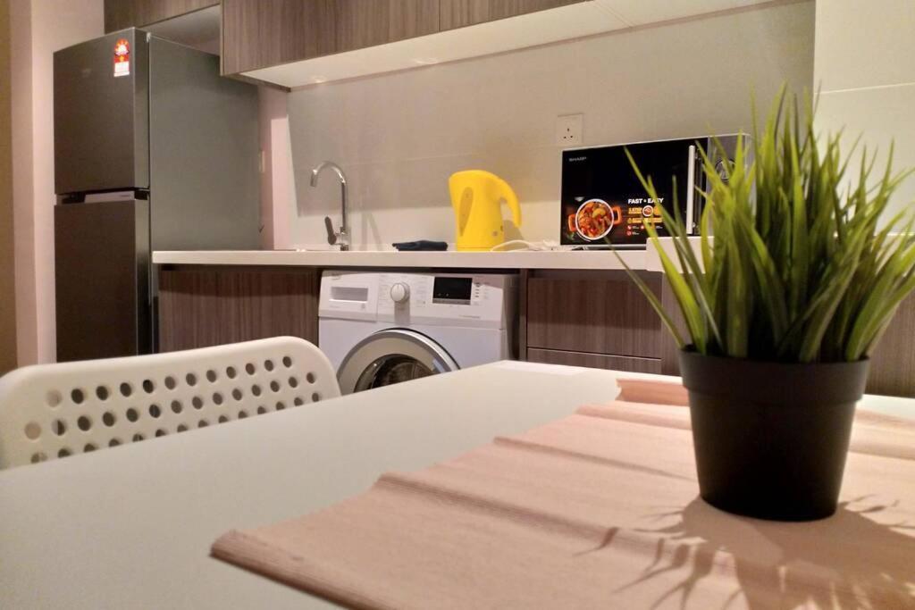Hb1512- Hyve Studio Unit, Lake View, Cyberjaya, Free Wi-Fi, Free Parking, Netflix,Pool, 3038 Exterior photo